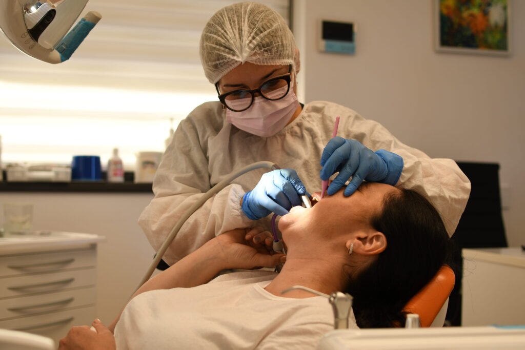 Best Dentist in Vasundhara - Le Crest Hospital