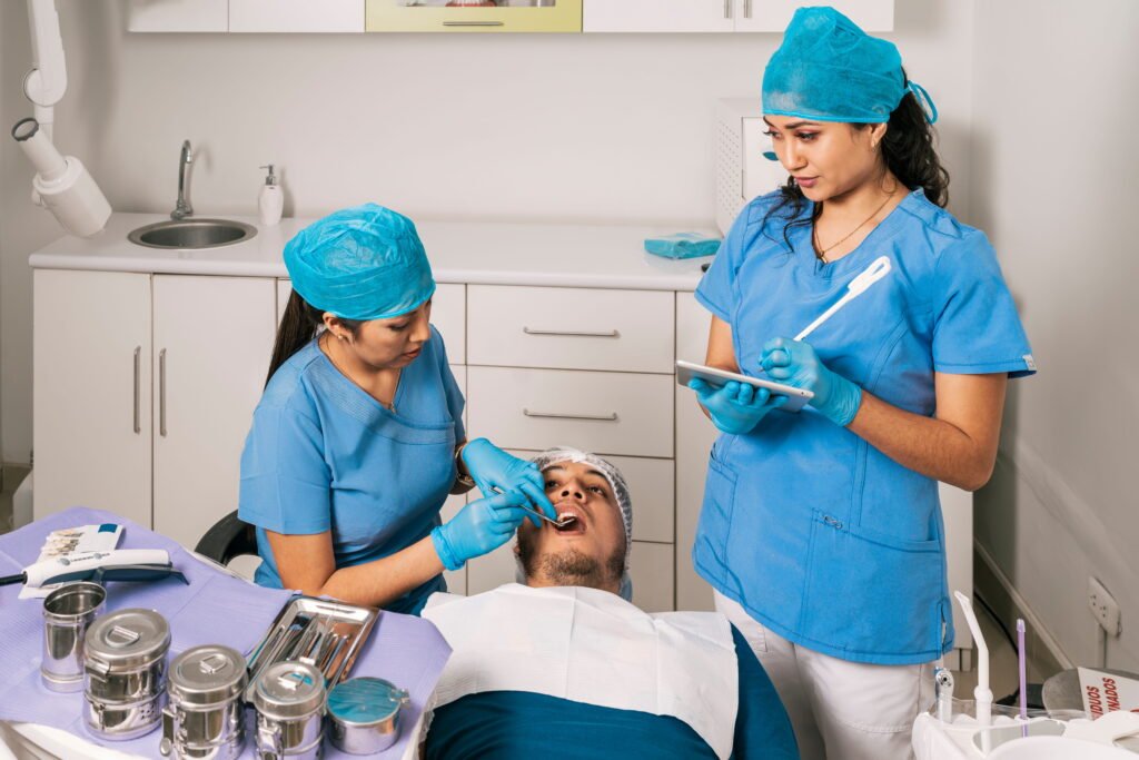 Dentist in Ghaziabad Vasundhara - Le Crest Hospital