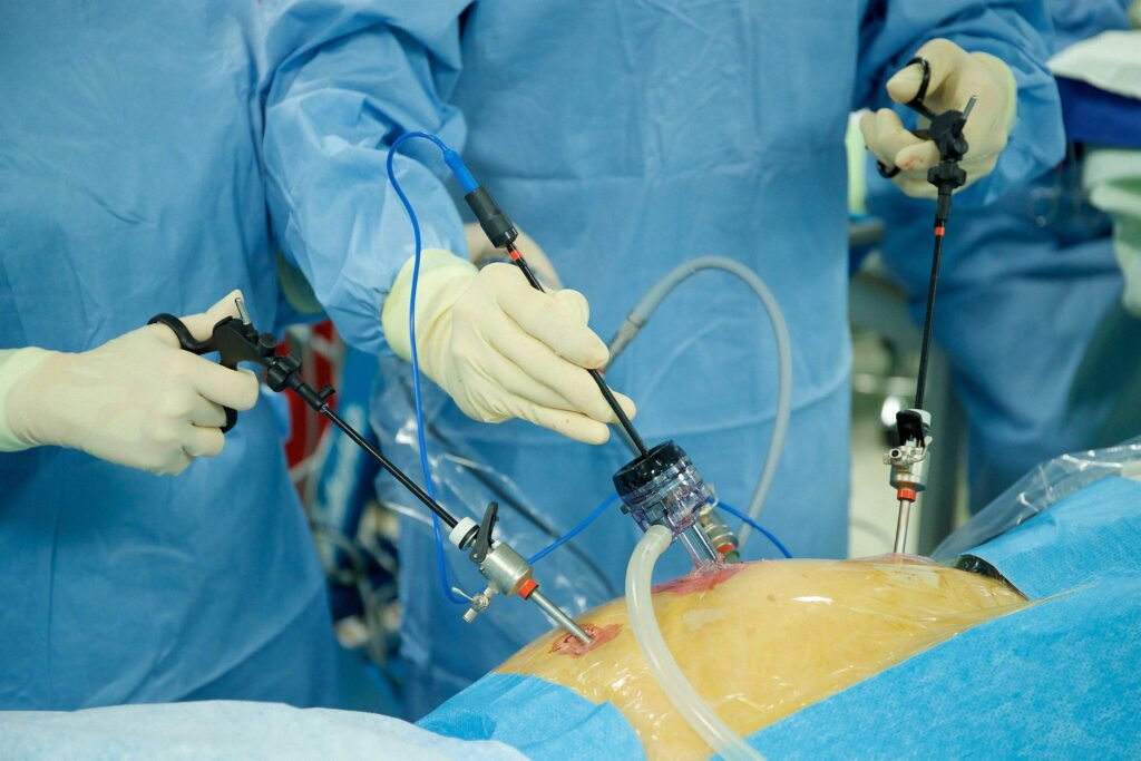 best laparoscopic surgeon in Ghaziabad - Le Crest Hospital