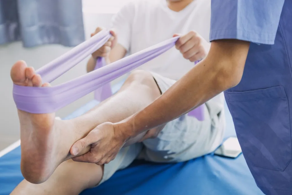 Physiotherapist in Ghaziabad for Personalised Pain - Le Crest Hospital